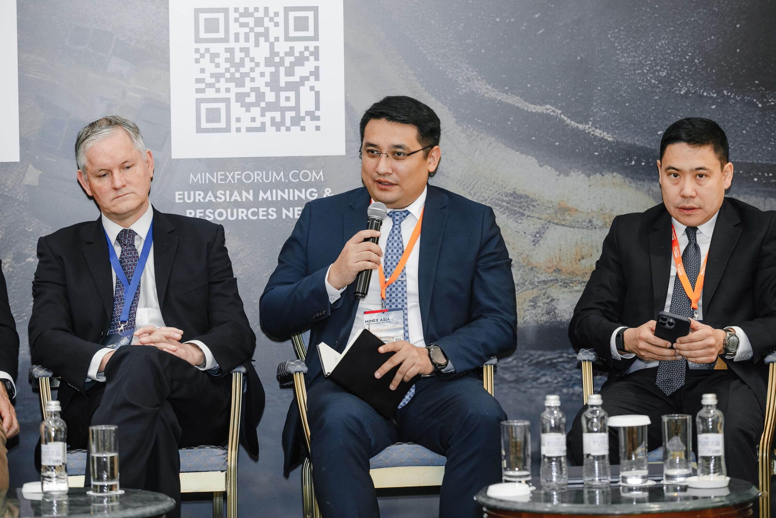 Аудитория стратегической сессии по критически важным минералам на форуме